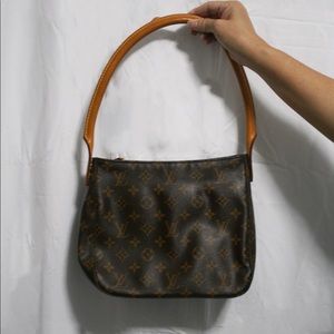 LOUIS VUITTON LOOPING HANDBAG MONOGRAM CANVAS  MM